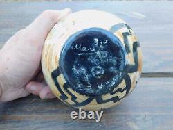 1948 EARLY Mana Signed Art Pottery Arizona Native American Covered Pot 4.5 high