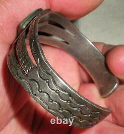 ANTIQUE NAVAJO TRIANGLE TURQUOISE EARLY STAMPWORK STERLING SILVER BRACELET vafo