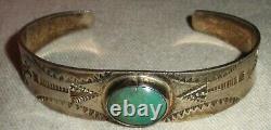 ANTIQUE NAVAJO TURQUOISE EARLY HORSE & ARROW STAMP STERLING SILVER BRACELET vafo