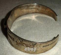 ANTIQUE NAVAJO TURQUOISE EARLY HORSE & ARROW STAMP STERLING SILVER BRACELET vafo