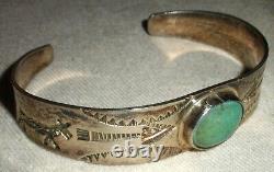 ANTIQUE NAVAJO TURQUOISE EARLY HORSE & ARROW STAMP STERLING SILVER BRACELET vafo