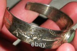 ANTIQUE NAVAJO TURQUOISE EARLY HORSE & ARROW STAMP STERLING SILVER BRACELET vafo