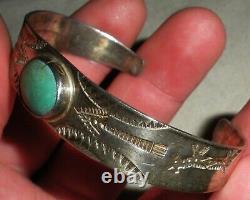 ANTIQUE NAVAJO TURQUOISE EARLY HORSE & ARROW STAMP STERLING SILVER BRACELET vafo