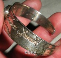 ANTIQUE NAVAJO TURQUOISE EARLY HORSE & ARROW STAMP STERLING SILVER BRACELET vafo