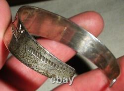 ANTIQUE NAVAJO TURQUOISE EARLY HORSE & ARROW STAMP STERLING SILVER BRACELET vafo