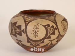 An Early Acoma Pueblo Pottery Jar ca 1910-1920 4.75 x 7