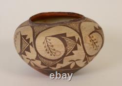 An Early Acoma Pueblo Pottery Jar ca 1910-1920 4.75 x 7
