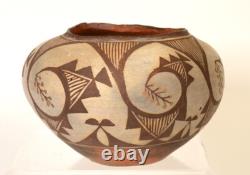 An Early Acoma Pueblo Pottery Jar ca 1910-1920 4.75 x 7