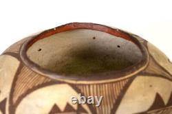 An Early Acoma Pueblo Pottery Jar ca 1910-1920 4.75 x 7