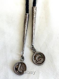 EARLY 1940s OLD PAWN NAVAJO STERLING SILVER NATURAL DEEP BLUE TURQUOISE BOLO TIE