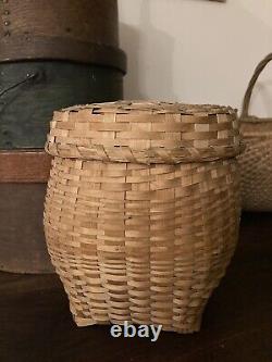EARLY 20TH C NATIVE AMERICAN SWEET GRASS BASKET With Lid Eastern Woodlands Tribe