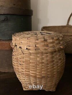 EARLY 20TH C NATIVE AMERICAN SWEET GRASS BASKET With Lid Eastern Woodlands Tribe