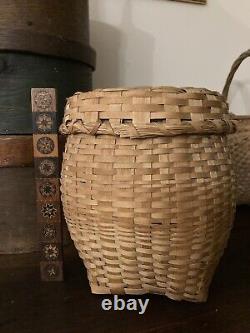 EARLY 20TH C NATIVE AMERICAN SWEET GRASS BASKET With Lid Eastern Woodlands Tribe