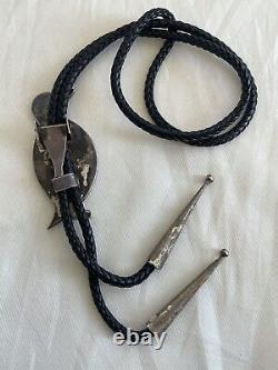 EARLY NA 1940s OLD PAWN NAVAJO STERLING SILVER JET ONXY MOP PENGUINE BOLO TIE