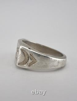 Early Fred Harvey Era Navajo Sterling Silver Cast Stamped Arrow's Shield Ring