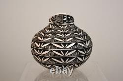 Fine Acoma small Olla by Shawna Garcia Rustin Late 20th / Early 21st Century