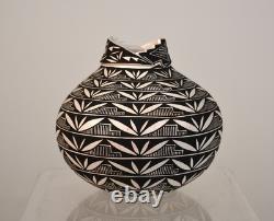 Fine Acoma small Olla by Shawna Garcia Rustin Late 20th / Early 21st Century