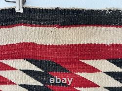 NAVAJO EYE DAZZLER RUG VINTAGE NATIVE AMERICAN EARLY 1900 ERA 53 x70 INCHES
