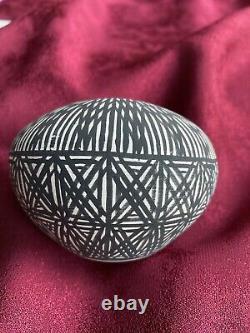 Native American Acoma Seed Pot, 2 x 2 3/4, Signed ECM Vtg Early/Mid 1990s