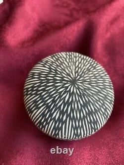 Native American Acoma Seed Pot, 2 x 2 3/4, Signed ECM Vtg Early/Mid 1990s