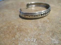 SCARCE EARLY TOMMY SINGER (d.) Navajo Sterling Overlay STAMPED DESIGN Bracelet