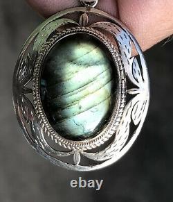 Stunning Early 20th Cent. Navajo Sterling and Natural Green Labrodorite Necklace