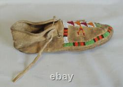 Vintage Early 20th Century Native American Leather And Beaded Moccasins