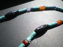 1 Beau collier artistique en perles de commerce turquoise et natives Navajo