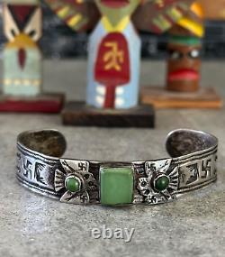 ANCIEN BRACELET EN ARGENT STERLING NAVAHO TURQUOISE AVEC LOGO TOURBILLON ET OISEAU DU TONNERRE DES ANNÉES 1920