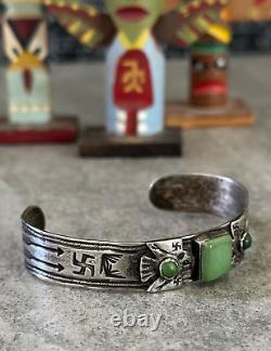 ANCIEN BRACELET EN ARGENT STERLING NAVAHO TURQUOISE AVEC LOGO TOURBILLON ET OISEAU DU TONNERRE DES ANNÉES 1920