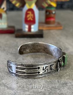 ANCIEN BRACELET EN ARGENT STERLING NAVAHO TURQUOISE AVEC LOGO TOURBILLON ET OISEAU DU TONNERRE DES ANNÉES 1920