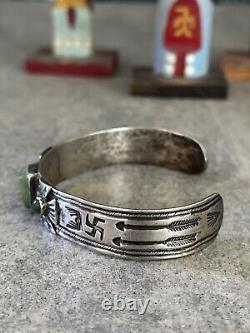 ANCIEN BRACELET EN ARGENT STERLING NAVAHO TURQUOISE AVEC LOGO TOURBILLON ET OISEAU DU TONNERRE DES ANNÉES 1920