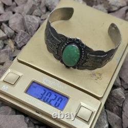 Ancien bracelet jonc en argent sterling avec turquoise verte de l'époque Fred Harvey et amérindien