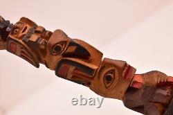 Ancien poteau totémique en bois sculpté de la côte nord-ouest, amérindien d'époque, vintage 11