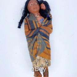 Antique Skookum Bully Bonne Squaw Papoose Doll Early Rare Regarder À Gauche Glancing