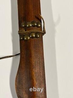 Arme de club antique des guerriers amérindiens natifs des années 1880 au début des années 1900.