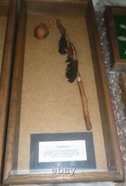 Arme de guerre Apache ancienne et vintage, utilisée par les premiers Amérindiens, enfermée dans son étui.
