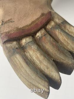 Art populaire du début de la Nouvelle-Angleterre : toupie représentant un chef amérindien en canoë