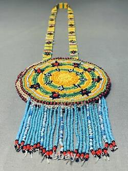 Au Début Des Années 1900, Un Collier De Perles Amérindiennes Amérindiennes Double Face À La Cérémonie