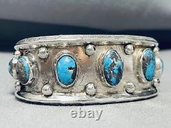 Authentique bracelet en argent sterling vintage Navajo avec dépôt de turquoise de Bisbee de première qualité.