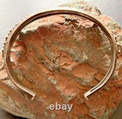 BRACELET À MANCHETTE SUD-OUEST ANCIEN en argent avec estampillage manuel gouttes de pluie Navajo 6 1/4