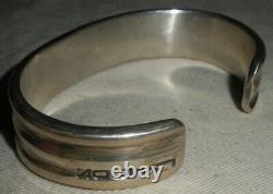 BRACELET EN ARGENT STERLING CLASSIQUE À DESIGN ANCIEN NAVAJO VINTAGE DE LYNDON TSOSIE vafo