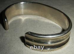 BRACELET EN ARGENT STERLING CLASSIQUE À DESIGN ANCIEN NAVAJO VINTAGE DE LYNDON TSOSIE vafo