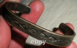 BRACELET EN ARGENT STERLING NAVAJO ANCIEN VINTAGE SIMPLE CLASSIQUE AVEC MOTIFS EN STAMPWORK
