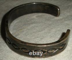 BRACELET EN ARGENT STERLING NAVAJO ANCIEN VINTAGE SIMPLE CLASSIQUE AVEC MOTIFS EN STAMPWORK