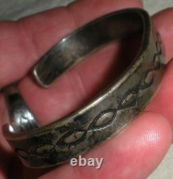 BRACELET EN ARGENT STERLING NAVAJO ANCIEN VINTAGE SIMPLE CLASSIQUE AVEC MOTIFS EN STAMPWORK