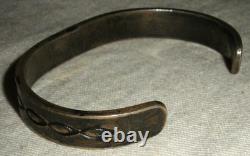 BRACELET EN ARGENT STERLING NAVAJO VINTAGE ANCIEN SIMPLE CLASSIQUE AVEC MOTIFS À TAMPOGRAPHIE vafo