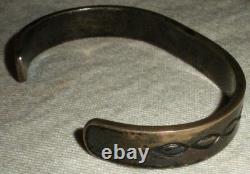 BRACELET EN ARGENT STERLING NAVAJO VINTAGE ANCIEN SIMPLE CLASSIQUE AVEC MOTIFS À TAMPOGRAPHIE vafo