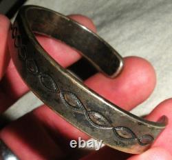 BRACELET EN ARGENT STERLING NAVAJO VINTAGE ANCIEN SIMPLE CLASSIQUE AVEC MOTIFS À TAMPOGRAPHIE vafo