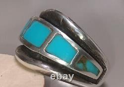 Bague Navajo Turquoise des années 50 aux débuts des années 70 dans un cadre horizontal de style vintage profond, taille 10,5